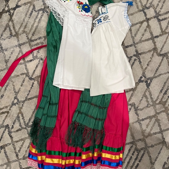 Folkloric Dance Costume Ensemble - Picture 2 of 14